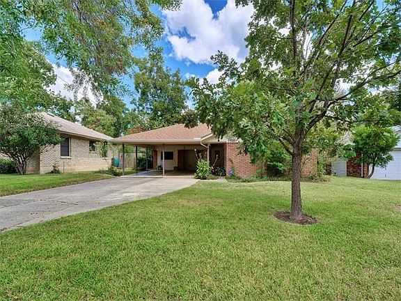 3rd image of 1608 Larkwood Dr