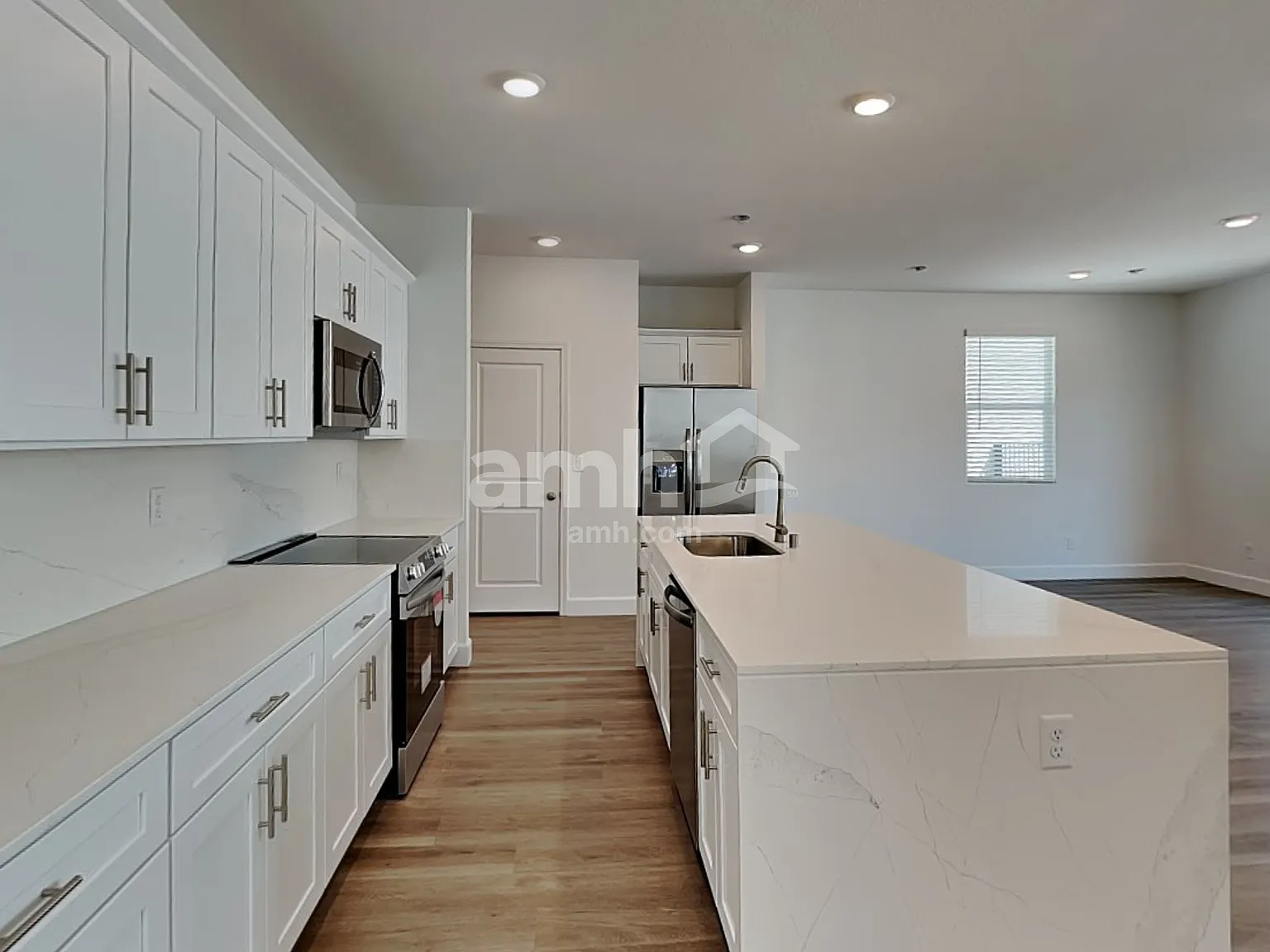 3 bed, 2.5 bath, 2040 sqft, $2,495 — Photo 3