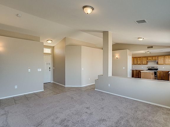 3rd image of 1360 E Silverbrush Trl