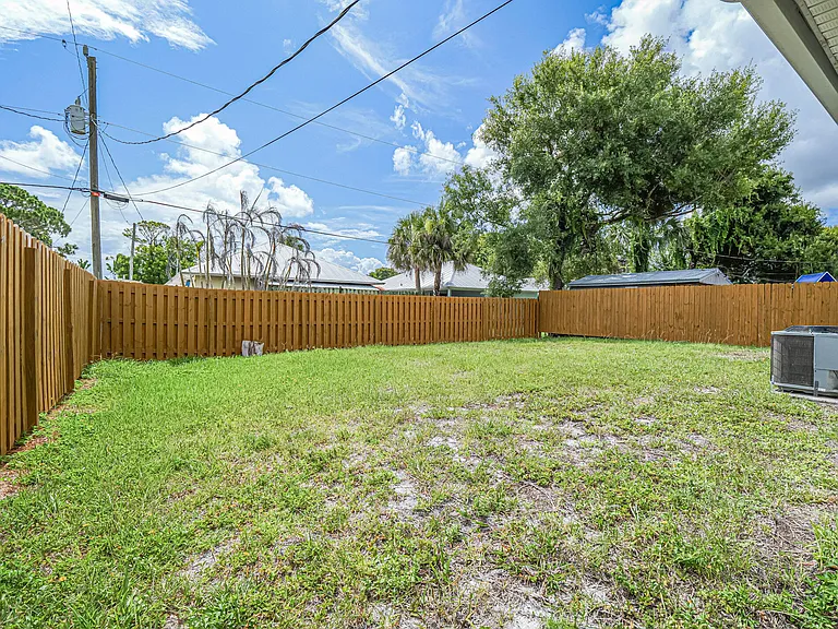 1456 25th Ct SW — Photo 20