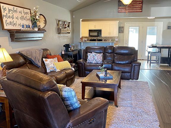 5th image of 12 Brandi Ln
