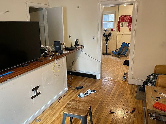 5th image of 212 Hemenway St APT 2