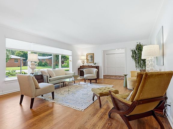 3rd image of 7309 Woodside Ln