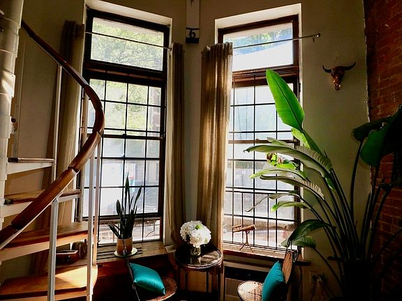 5th image of 39 W 70th St #1A