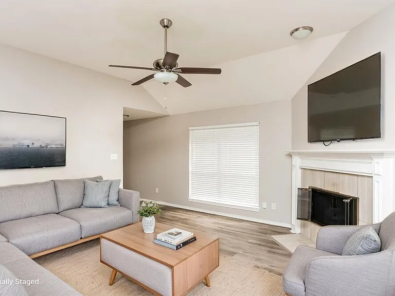 822 Astaire Ave — Photo 3