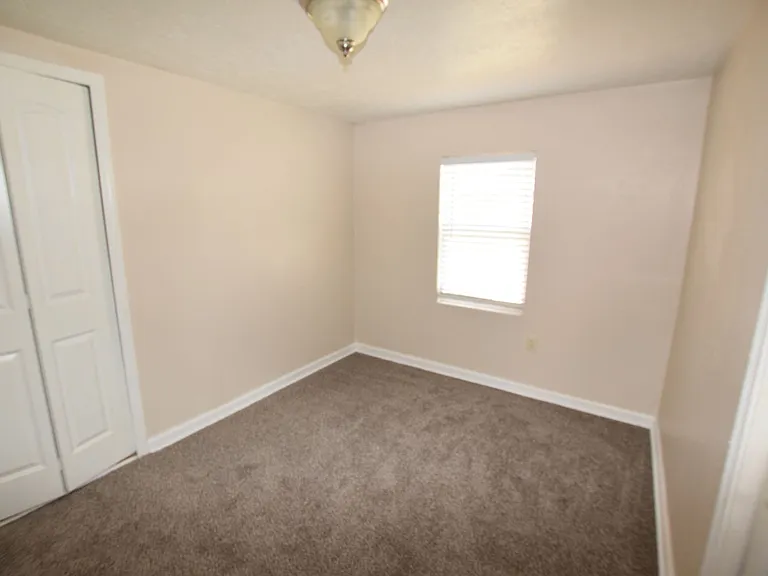 317 E Barnes Ave — Photo 32