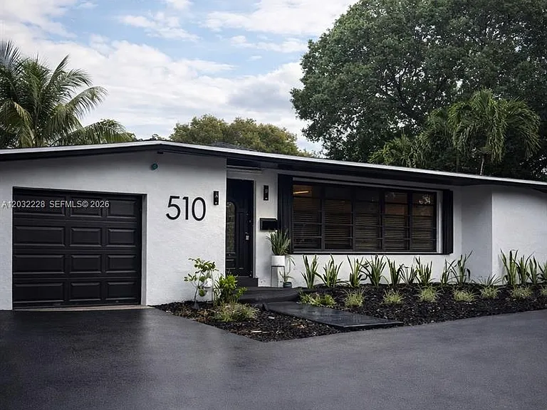 510 E Acre Dr — Photo 1