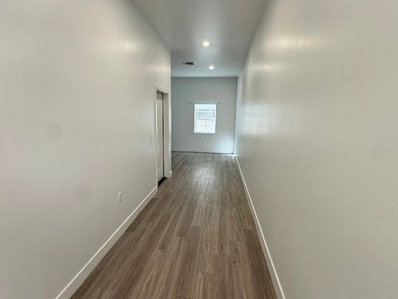 4th image of 615 N 6th Ave