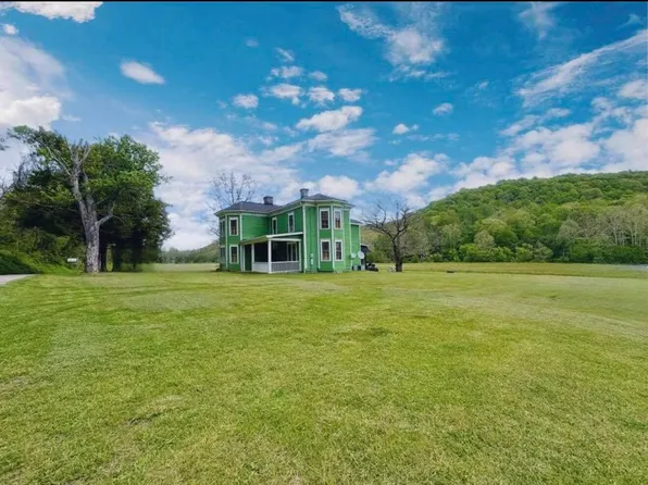 1094 Reedyville Rd, Reedy, WV 25276