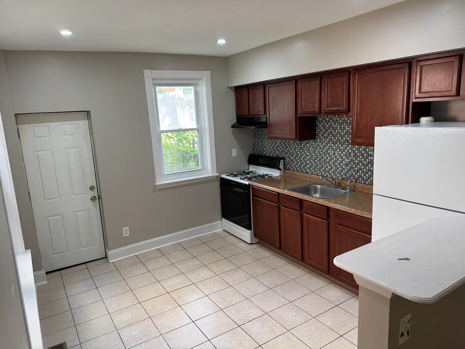 3 bed, 1134 sqft, $1,800 — Photo 4