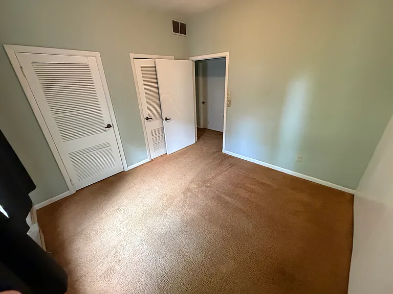 303 Melbourne St — Photo 17