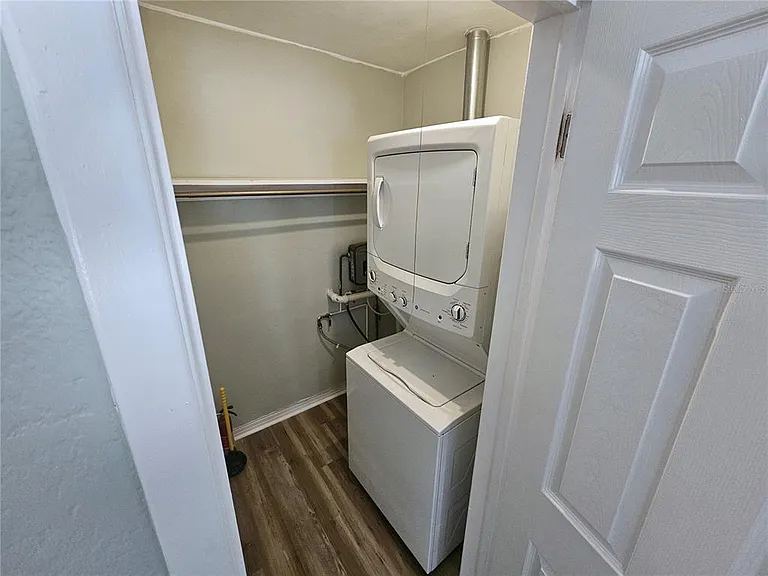 655 7th Ave N #4 — Photo 9