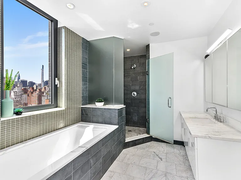 300 E 79th St #PHCD — Photo 11