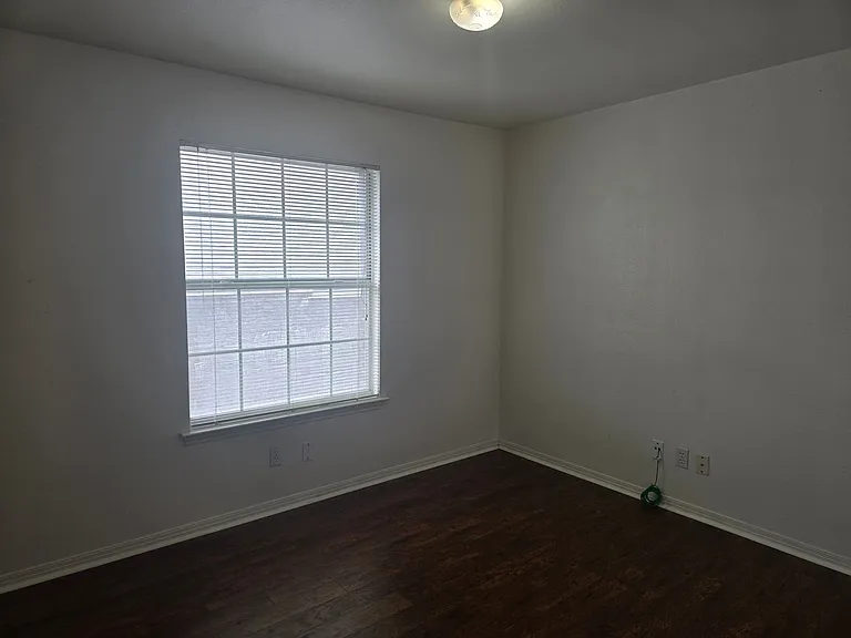 1915 Alex Ave — Photo 15