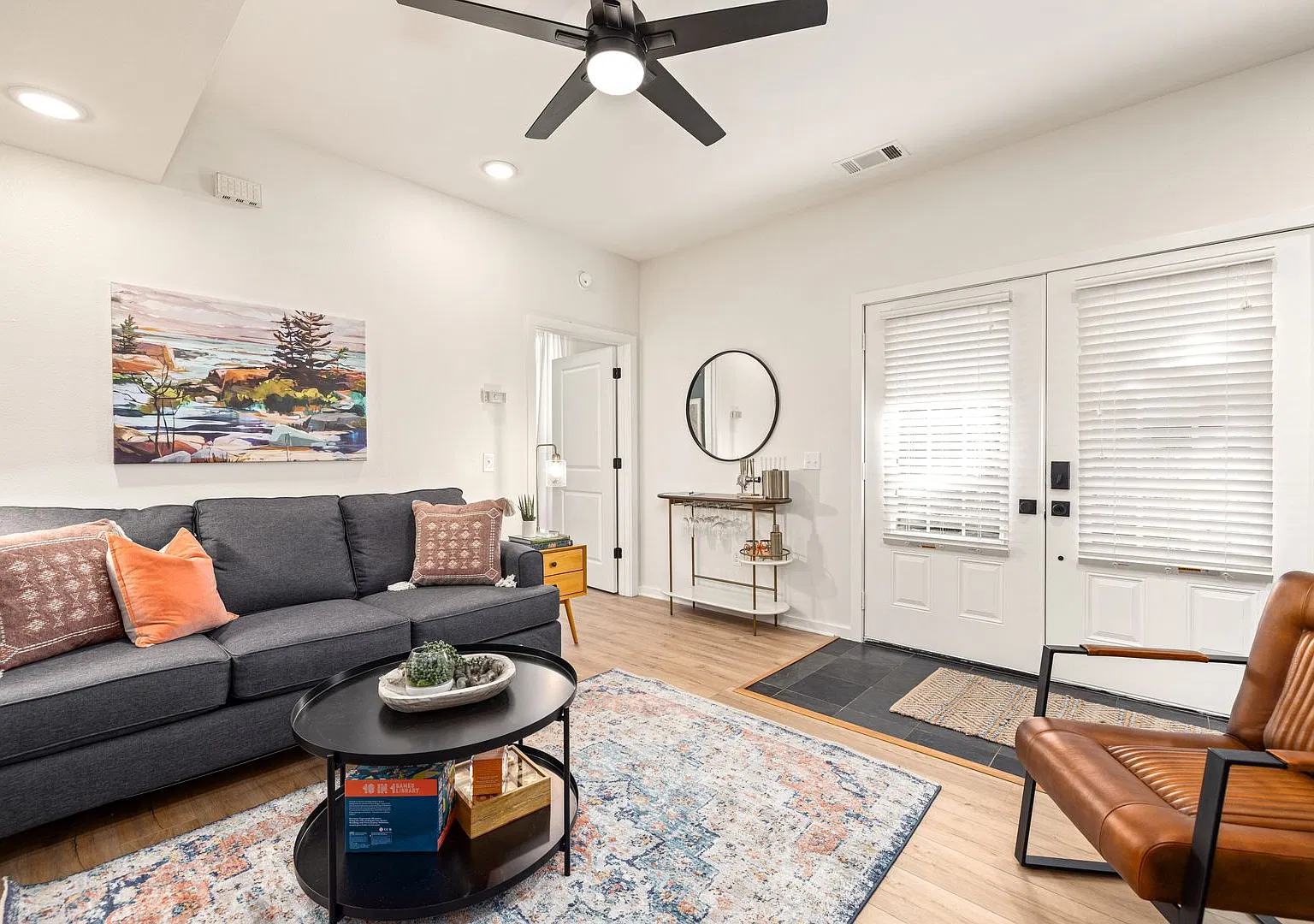 40 E Maple St — Photo 2