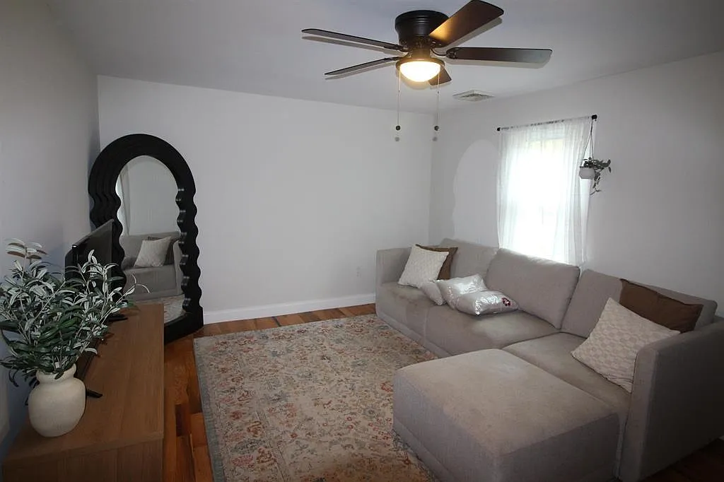 4 bed, 5.0 bath, 3017 sqft, $3,600 — Photo 4