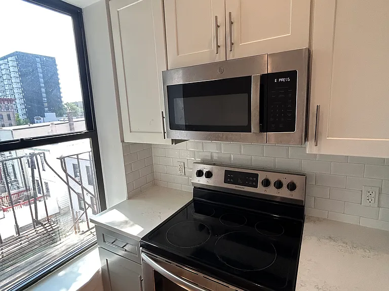 2004 Crotona Ave #3 — Photo 16