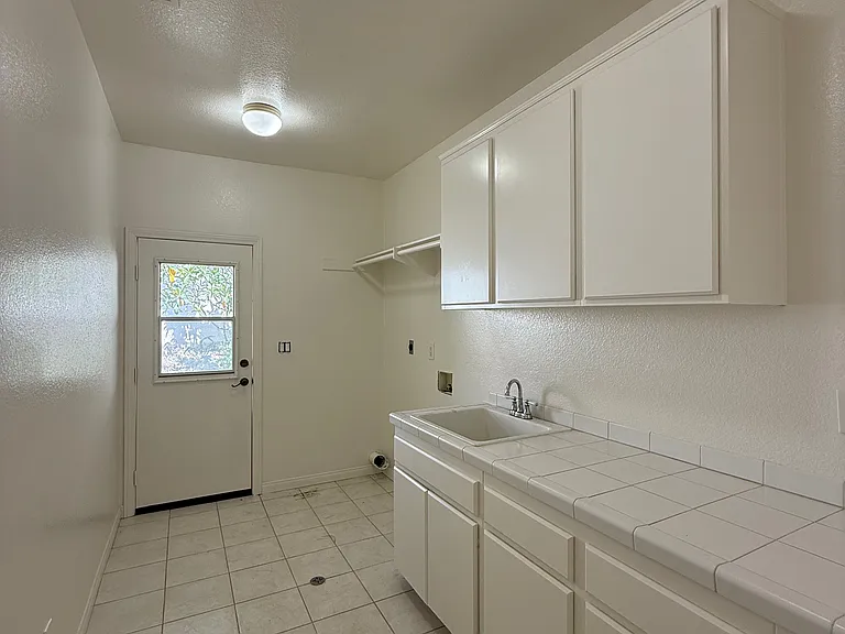 557 Plaza Del Cid — Photo 11