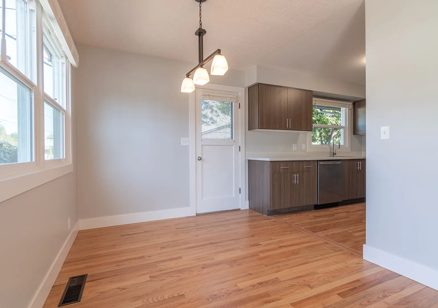 6112-6116 SE Center St — Photo 3