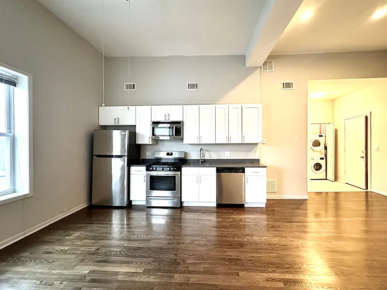 617 W Drummond Pl #3BW — Photo 3