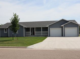2320 Robin Rd, Dodge City, KS 67801