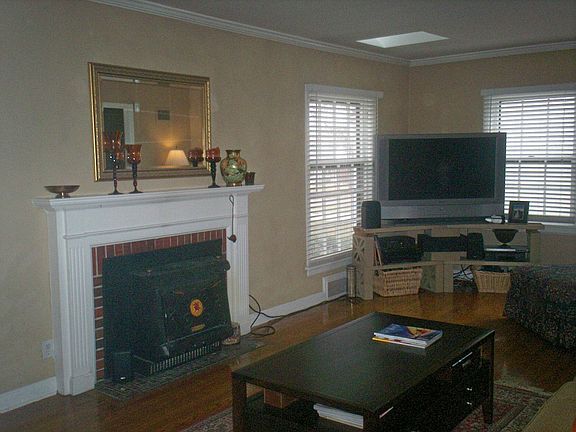 4th image of 7521 Baltimore Ave