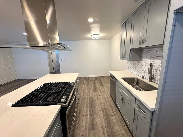 Casa Madrid Apartments — Photo 10