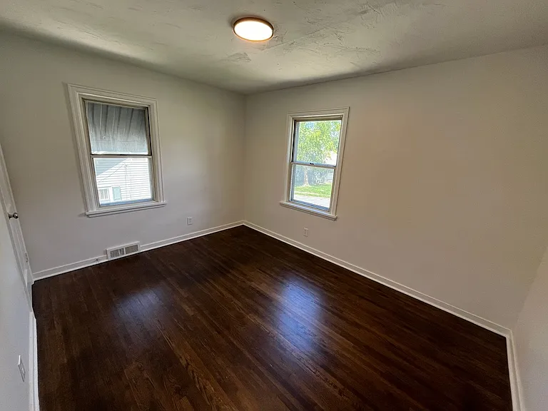 4819 Wirt St — Photo 10