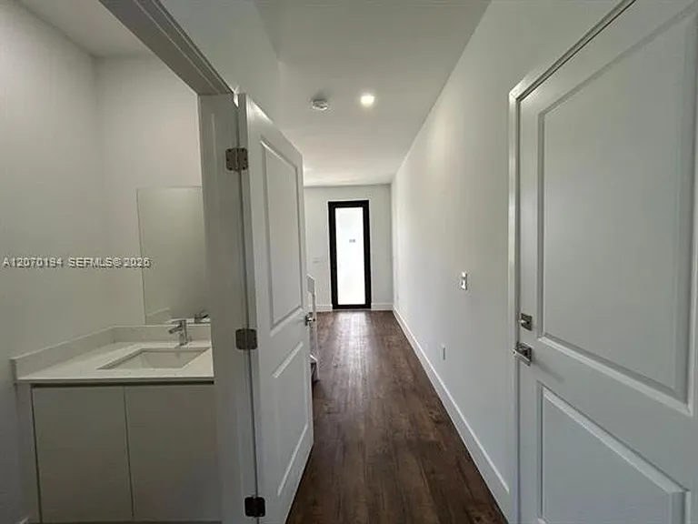 854 SW 1st St #Townhouse 854 — Photo 6