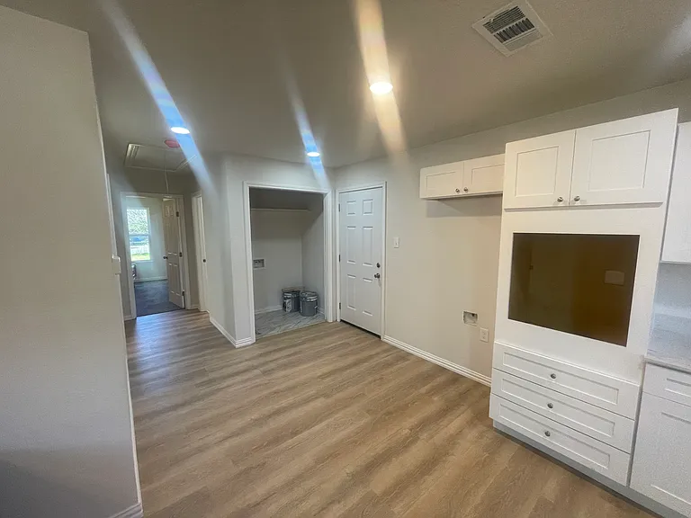 103 McKinley St — Photo 4