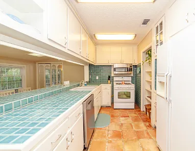 3 bed, 2000 sqft, $3,000 — Photo 4