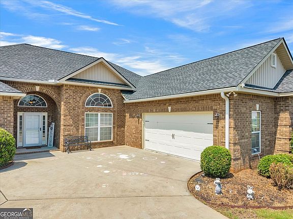 2nd image of 300 Post Oak Way