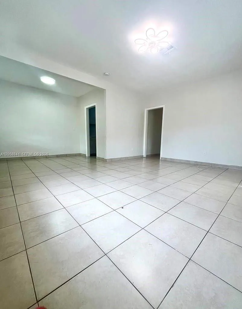 3 bed, 1.0 bath, 1316 sqft, $2,895 — Photo 4