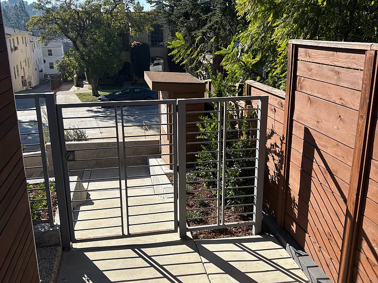 3343 Rowena Ave — Photo 4