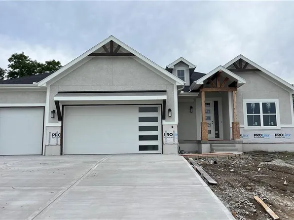 2616 NE Woodland Oak Dr, Lees Summit, MO 64086