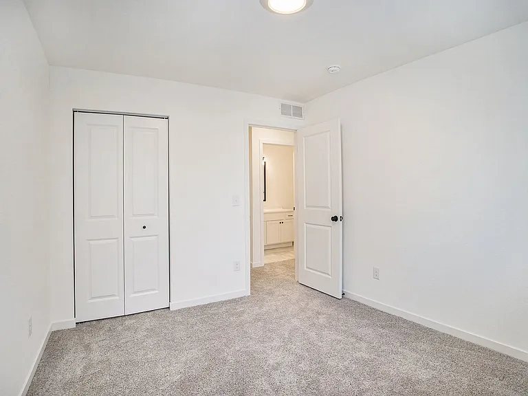 515 Burr St — Photo 16