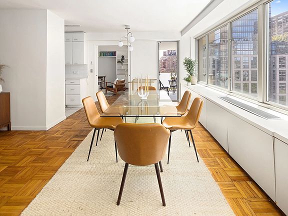 4th image of 315 W 70th St
