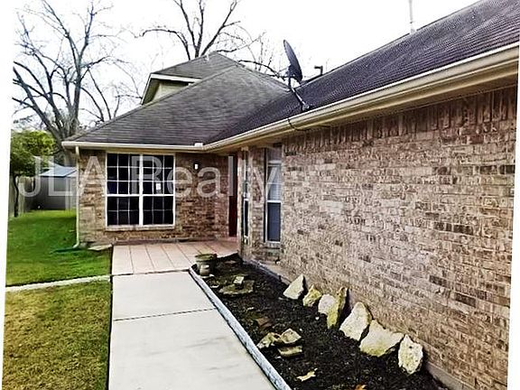 2nd image of 2221 N Austin Ave
