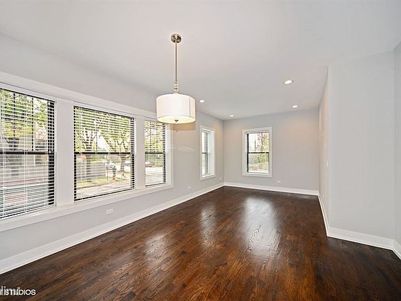 02_1750WSummerdale_2F_1_LivingRoom_LowRes