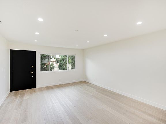 2nd image of 708 E Magnolia Blvd #C