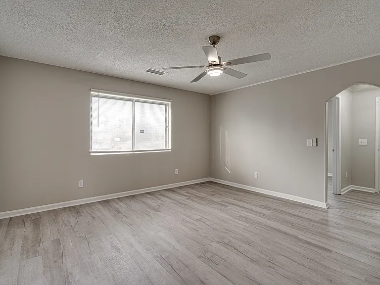 906 Hawthorne Ct — Photo 18