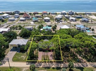 924 E Pine Ave, Eastpoint, FL 32328