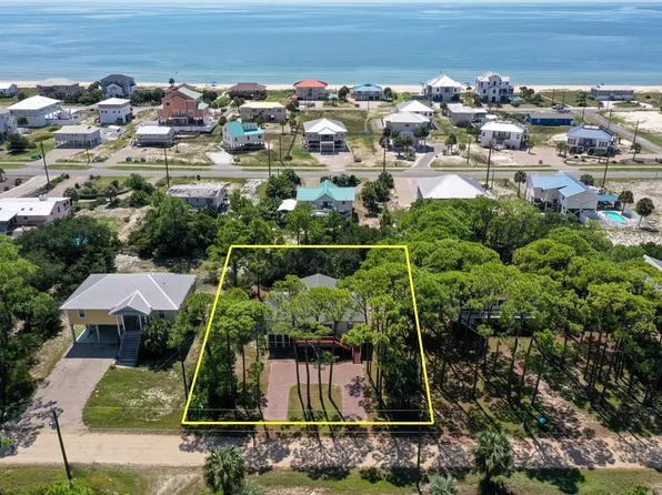 924 E Pine Ave, Eastpoint, FL 32328