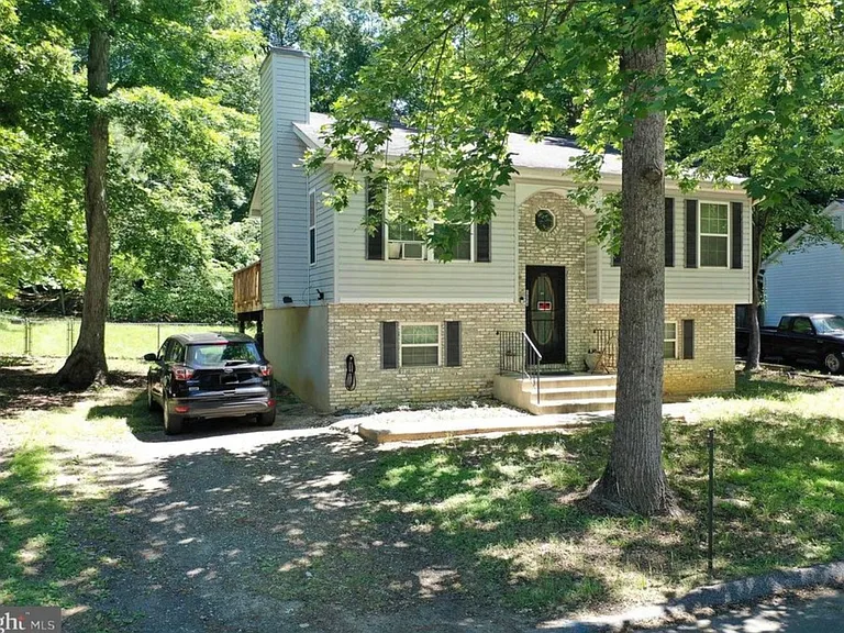 1084 Rimrock Rd — Photo 2