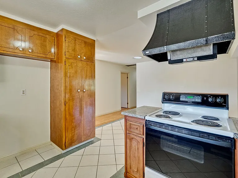 1109 White Cliff Dr — Photo 21
