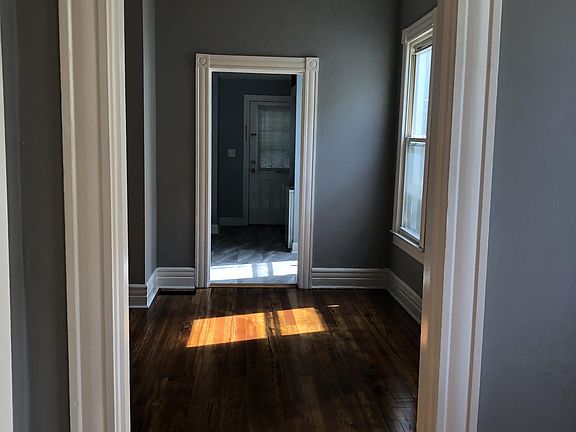 4th image of 645 Barret Ave