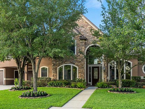 Stunning elevation with stone & stucco.