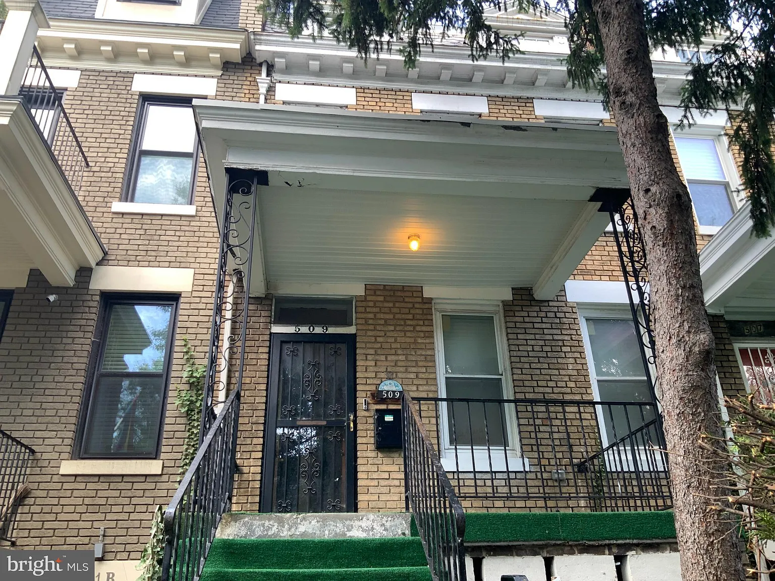 509 Kenyon St NW photo 1