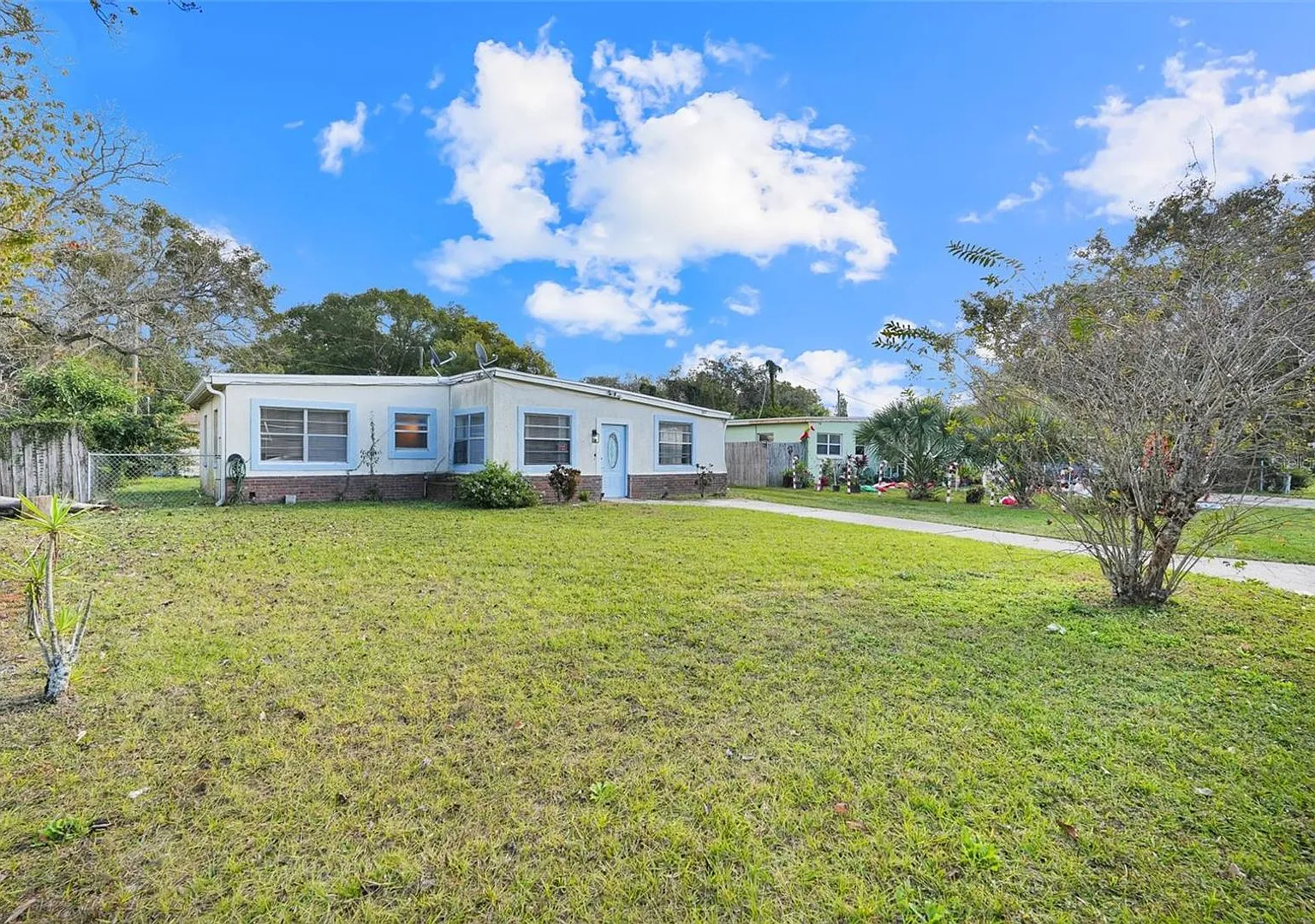 This charming 3 Bedroom, 2 Bath Single Family Home For Rent at 107 Garrison Dr. Sanford, FL 32771 — Photo 3