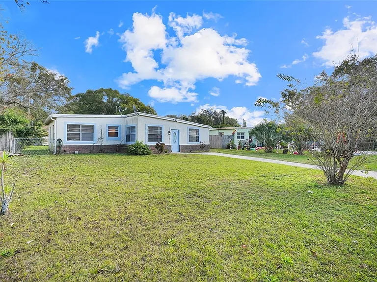107 Garrison Dr — Photo 3